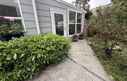 240 11TH St, Florence, OR 97439