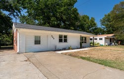 208 S Pine Lane, Carbondale, IL 62901