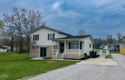 724 W 3rd Ave, Oneida, TN 37841