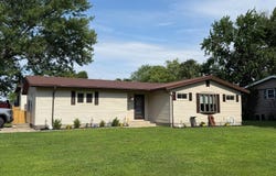 1209 S Willow Dr, Robinson, IL 62454