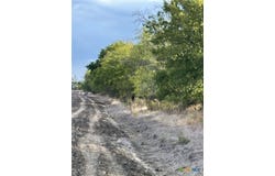 Cr 451, Lott, TX 76656