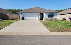 27 Curly Leaf Lane, Conway, AR 72032