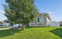5501 Mayfair St, Cedar Rapids, IA 52404
