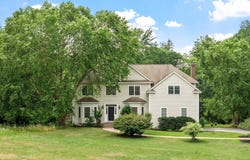 18 Lawrence St, Pepperell, MA 01463