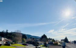 825 BROOKHAVEN Dr, Brookings, OR 97415
