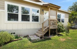 120 James, Sabinal, TX 78881