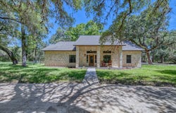 382 Arboles Ct, ConCan, TX 78838