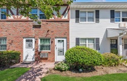 25 Springwood Drive, North Babylon, NY 11703
