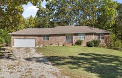 1740 N Pine Street, Marshfield, MO 65706