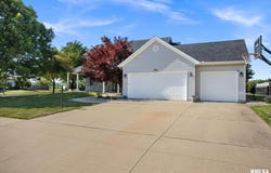 1609 FIELDSTONE Court, Chillicothe, IL 61523