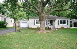 2370 S Luster Avenue, Springfield, MO 65804