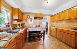 1 PAGE Avenue, BARRINGTON, NJ 08007
