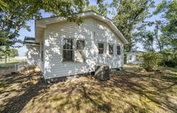 340 OAK St, Savannah, TN 38372