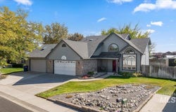 2298 Hillcrest Dr, Twin Falls, ID 83301