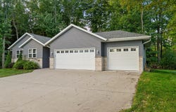 3318 Cimarron Ct, Manitowoc, WI 54220