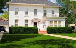603 S Douglas Ave, Lyons, KS 67554