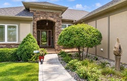 2524 Castles Gate Dr, Sioux City, IA 51106