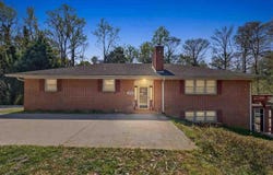 305 Wells St., Darlington, SC 29532