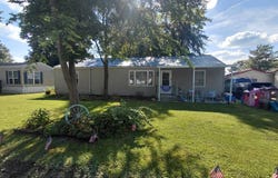 107 S Watkins St, Cisne, IL 62823