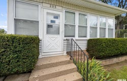 205 W BURTON Avenue, Eureka, IL 61530