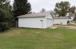 16 E 4th Avenue, Groton, SD 57445