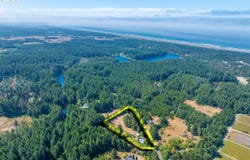 87202 McTimmons Ln, Bandon, OR 97411