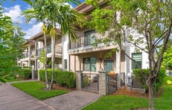 4963 NW 83rd Path, Doral, FL 33166
