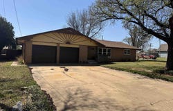 1518 Poplar St, Nash, OK 73761