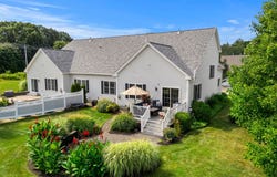 5 Blossom Lane, Stratham, NH 03885
