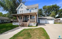 115 S Bartlett St, Canton, SD 57001-3