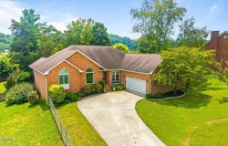 185 Nance Lane, Jacksboro, TN 37757