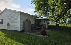 1102 3rd Ave E, Albia, IA 52531