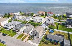 25 E Seacrest Avenue, Lindenhurst, NY 11757