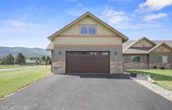 10 Bellflower Ct, Blanchard, ID 83804
