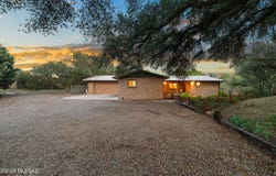 13 Hog Canyon Road, Patagonia, AZ 85624