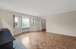 198 Canterbury, Lynbrook, NY 11563