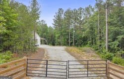 1961 N Hicks, Toccoa, GA 30577
