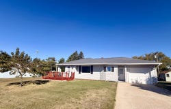618 W Mcmillan Ave, Newberry, MI 49868