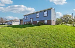 5937 Sharon Ln NW, Cedar Rapids, IA 52405