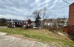 105 N 3rd St, Jeannette, PA 15644