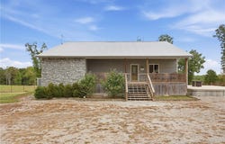 28559 Farm Road 11190, Eagle Rock, MO 65641
