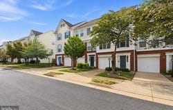 8154 RAINWATER Circle, MANASSAS, VA 20111