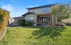 708 Kachess Ln, Zillah, WA 98953