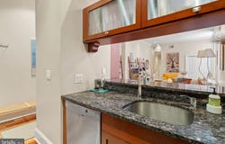 2049 WALNUT Street, PHILADELPHIA, PA 19103