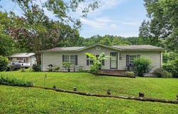 330 Greenbriar Rd., Hilham, TN 38568