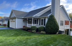 44 Carriage Lane, Brunswick, ME 04011