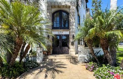 11715 Chenault St, Los Angeles, CA 90049