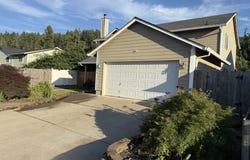 279 S 71ST St, Springfield, OR 97478