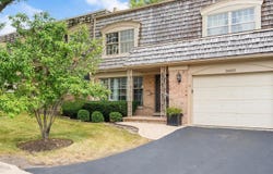2S663 Avenue Normandy E, Oak Brook, IL 60523