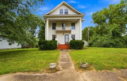 511 Mcnatt Avenue, Aurora, MO 65605